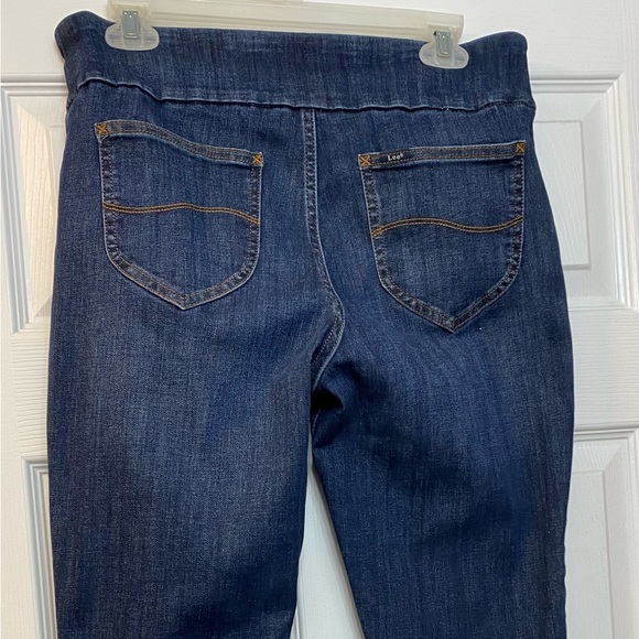 2 pairs of LEE Skulpting Slim Skinny Pull-On Jeans, like new. - Picture 2 of 4